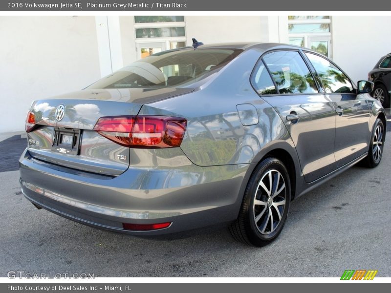 Platinum Grey Metallic / Titan Black 2016 Volkswagen Jetta SE