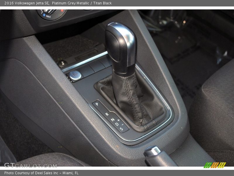 Platinum Grey Metallic / Titan Black 2016 Volkswagen Jetta SE