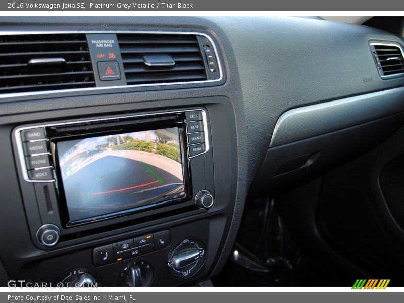 Platinum Grey Metallic / Titan Black 2016 Volkswagen Jetta SE