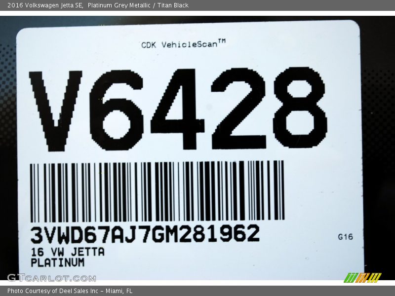 Platinum Grey Metallic / Titan Black 2016 Volkswagen Jetta SE