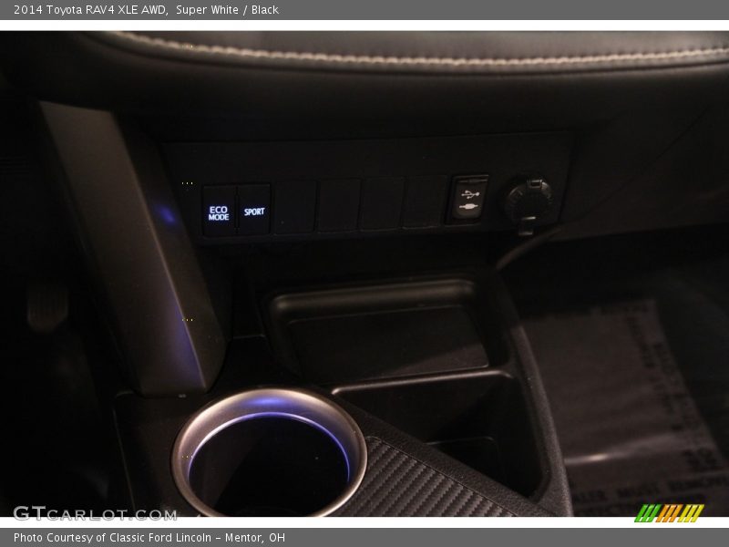 Super White / Black 2014 Toyota RAV4 XLE AWD