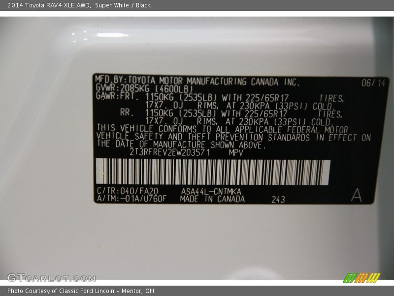Super White / Black 2014 Toyota RAV4 XLE AWD