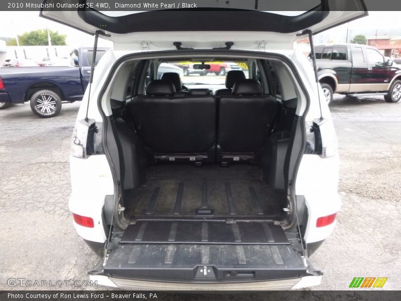 Diamond White Pearl / Black 2010 Mitsubishi Outlander SE 4WD