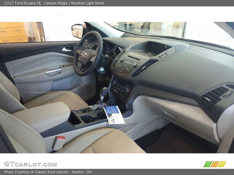 Canyon Ridge / Medium Light Stone 2017 Ford Escape SE
