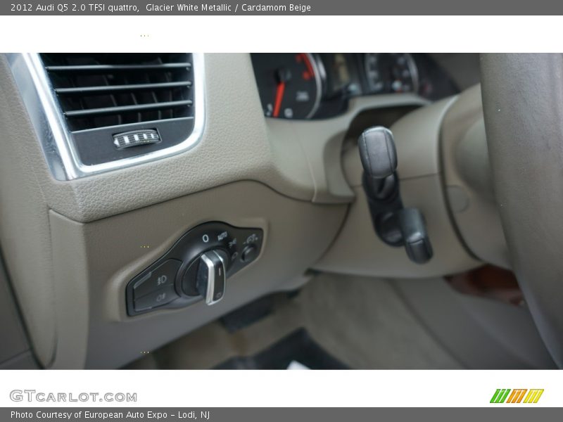 Glacier White Metallic / Cardamom Beige 2012 Audi Q5 2.0 TFSI quattro