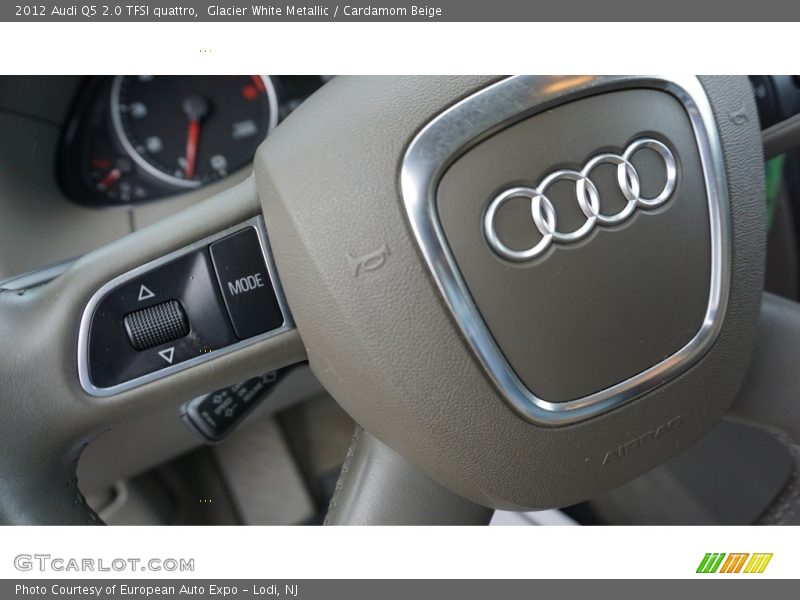 Glacier White Metallic / Cardamom Beige 2012 Audi Q5 2.0 TFSI quattro