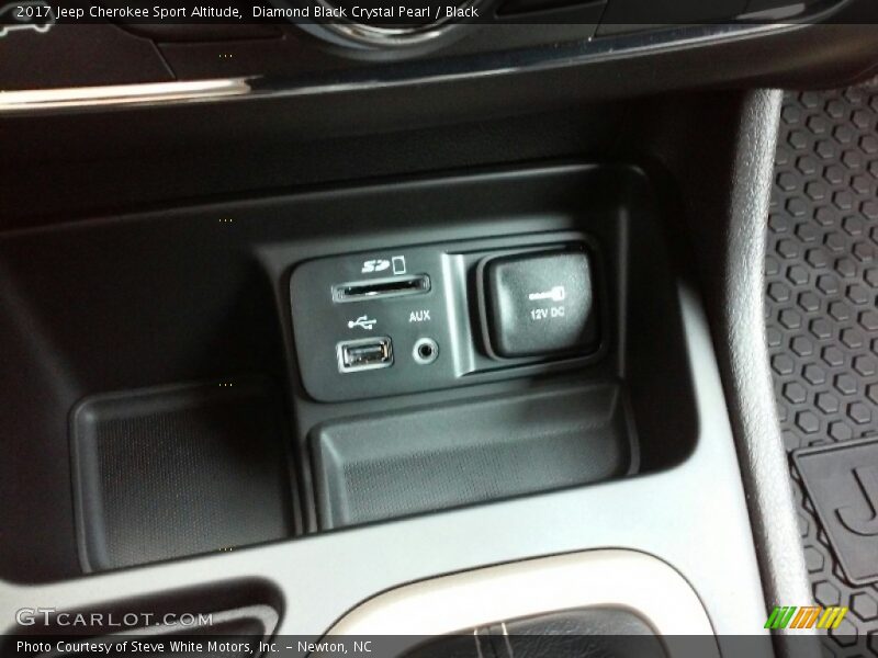 Diamond Black Crystal Pearl / Black 2017 Jeep Cherokee Sport Altitude