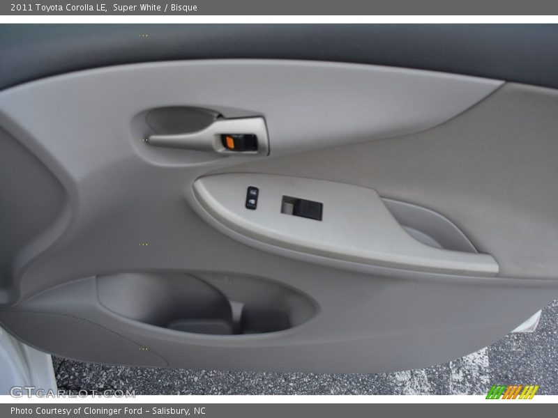 Super White / Bisque 2011 Toyota Corolla LE