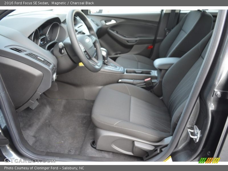 Magnetic / Charcoal Black 2016 Ford Focus SE Sedan
