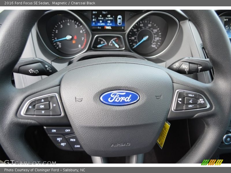 Magnetic / Charcoal Black 2016 Ford Focus SE Sedan