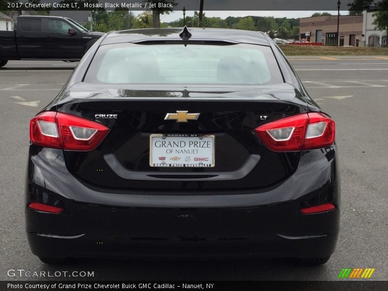 Mosaic Black Metallic / Jet Black 2017 Chevrolet Cruze LT