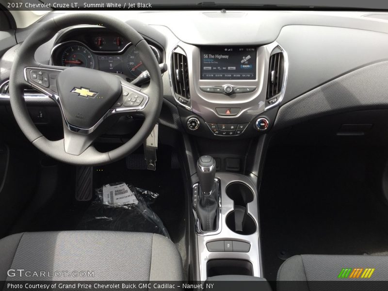 Summit White / Jet Black 2017 Chevrolet Cruze LT