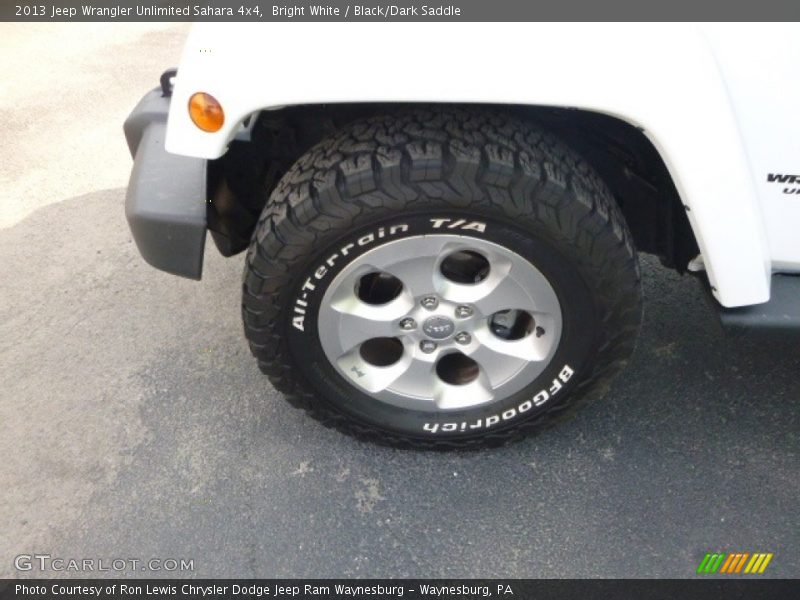 Bright White / Black/Dark Saddle 2013 Jeep Wrangler Unlimited Sahara 4x4