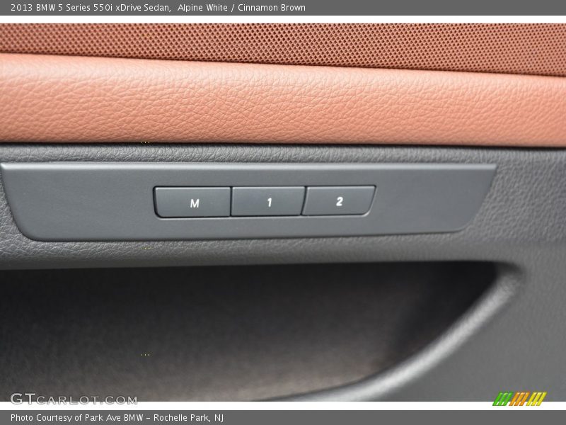 Alpine White / Cinnamon Brown 2013 BMW 5 Series 550i xDrive Sedan