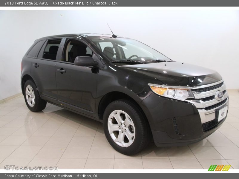 Tuxedo Black Metallic / Charcoal Black 2013 Ford Edge SE AWD