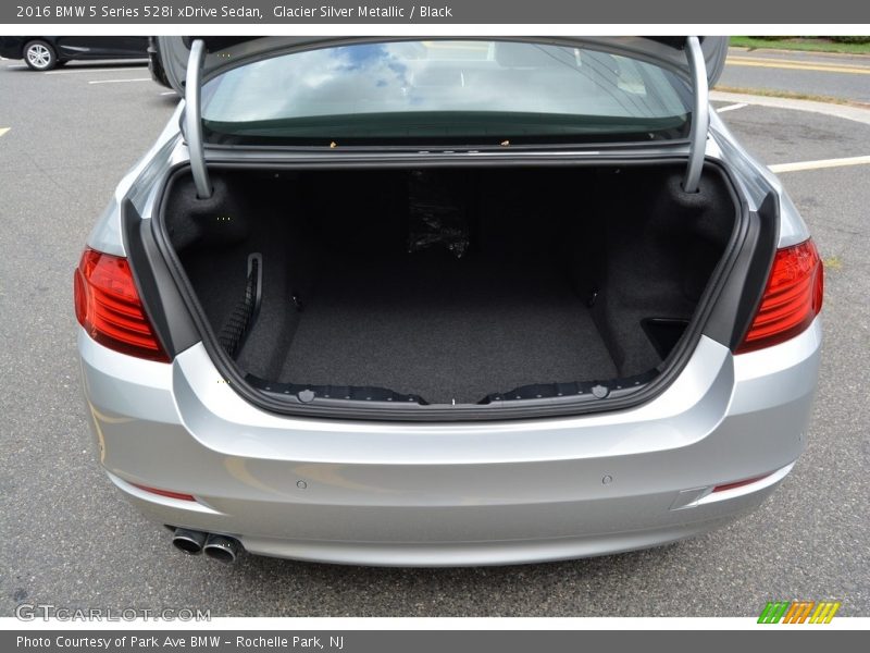 Glacier Silver Metallic / Black 2016 BMW 5 Series 528i xDrive Sedan