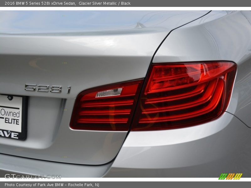 Glacier Silver Metallic / Black 2016 BMW 5 Series 528i xDrive Sedan