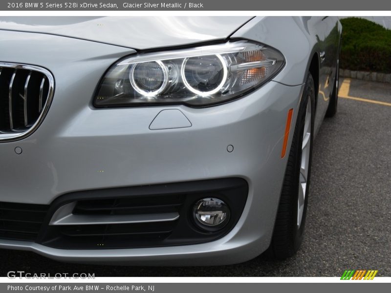 Glacier Silver Metallic / Black 2016 BMW 5 Series 528i xDrive Sedan