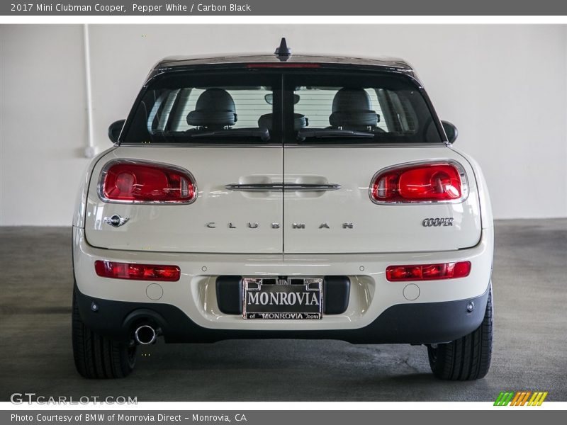 Pepper White / Carbon Black 2017 Mini Clubman Cooper