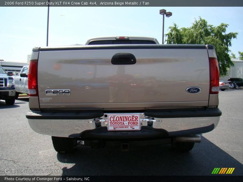 Arizona Beige Metallic / Tan 2006 Ford F250 Super Duty XLT FX4 Crew Cab 4x4