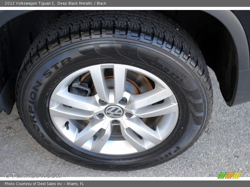Deep Black Metallic / Black 2013 Volkswagen Tiguan S