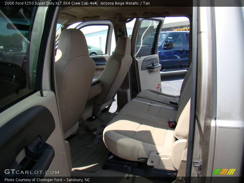 Arizona Beige Metallic / Tan 2006 Ford F250 Super Duty XLT FX4 Crew Cab 4x4