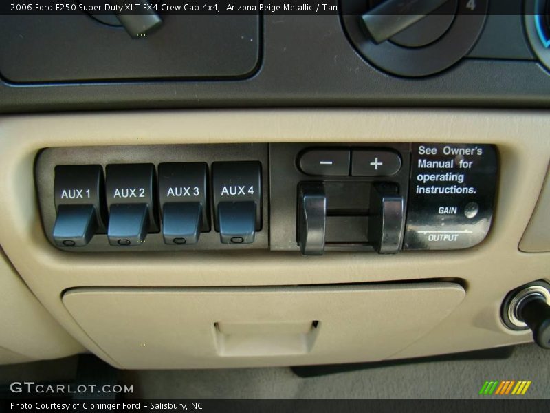 Arizona Beige Metallic / Tan 2006 Ford F250 Super Duty XLT FX4 Crew Cab 4x4