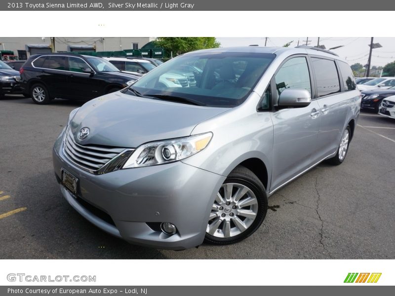 Front 3/4 View of 2013 Sienna Limited AWD