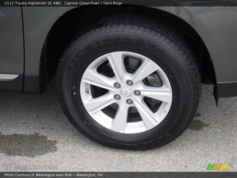 Cypress Green Pearl / Sand Beige 2013 Toyota Highlander SE 4WD
