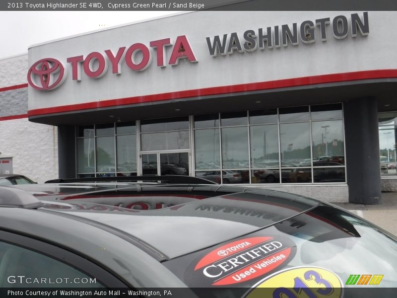 Cypress Green Pearl / Sand Beige 2013 Toyota Highlander SE 4WD