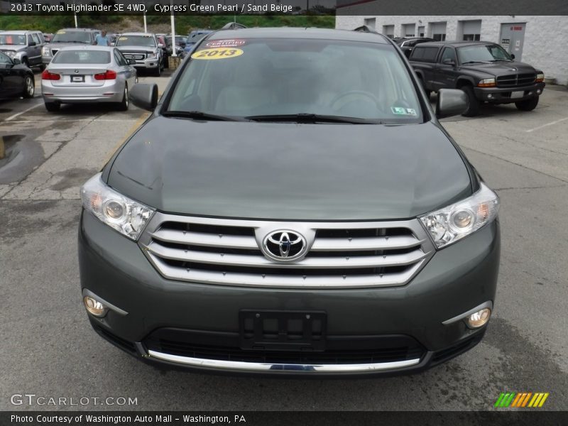 Cypress Green Pearl / Sand Beige 2013 Toyota Highlander SE 4WD