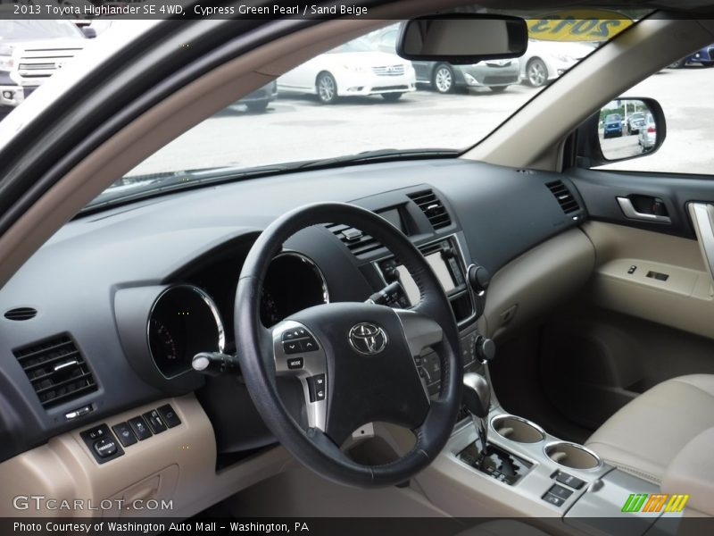 Cypress Green Pearl / Sand Beige 2013 Toyota Highlander SE 4WD