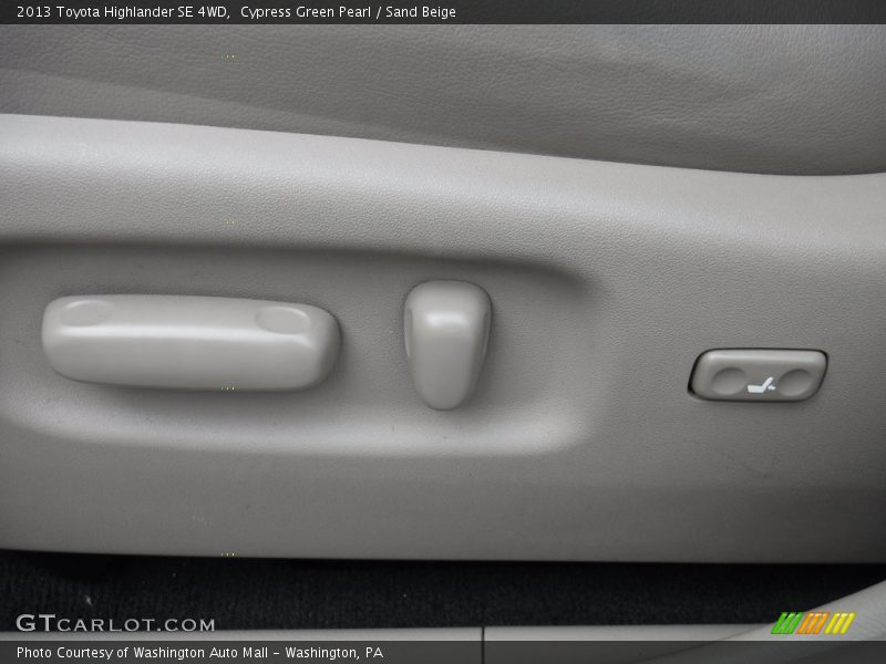 Cypress Green Pearl / Sand Beige 2013 Toyota Highlander SE 4WD