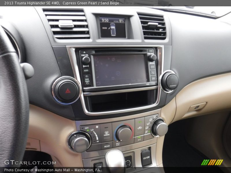 Cypress Green Pearl / Sand Beige 2013 Toyota Highlander SE 4WD