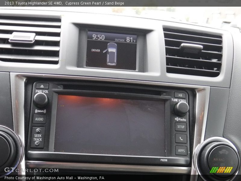 Cypress Green Pearl / Sand Beige 2013 Toyota Highlander SE 4WD