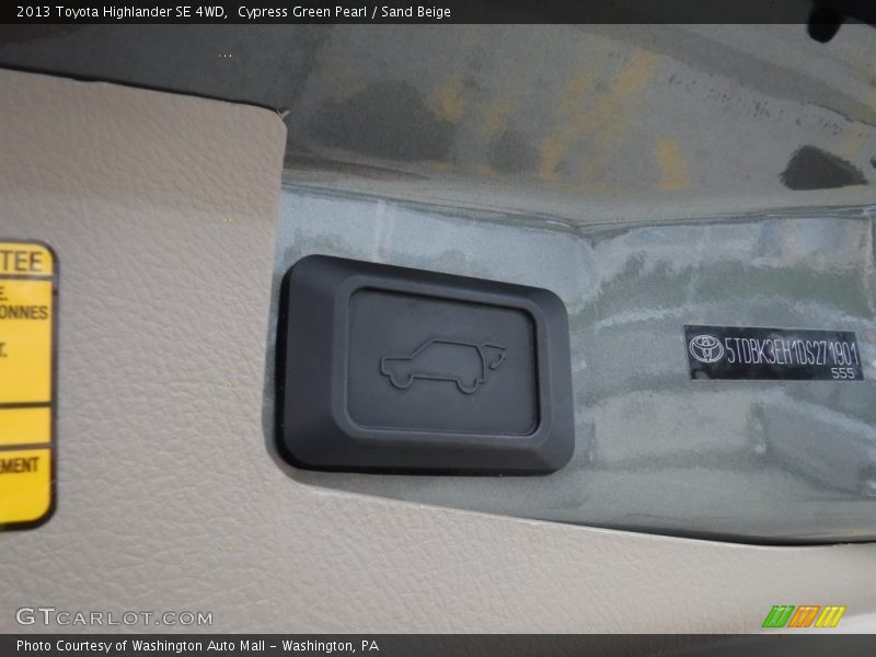Cypress Green Pearl / Sand Beige 2013 Toyota Highlander SE 4WD