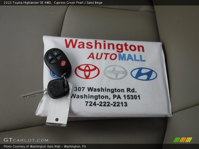 Cypress Green Pearl / Sand Beige 2013 Toyota Highlander SE 4WD