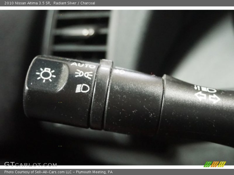 Radiant Silver / Charcoal 2010 Nissan Altima 3.5 SR