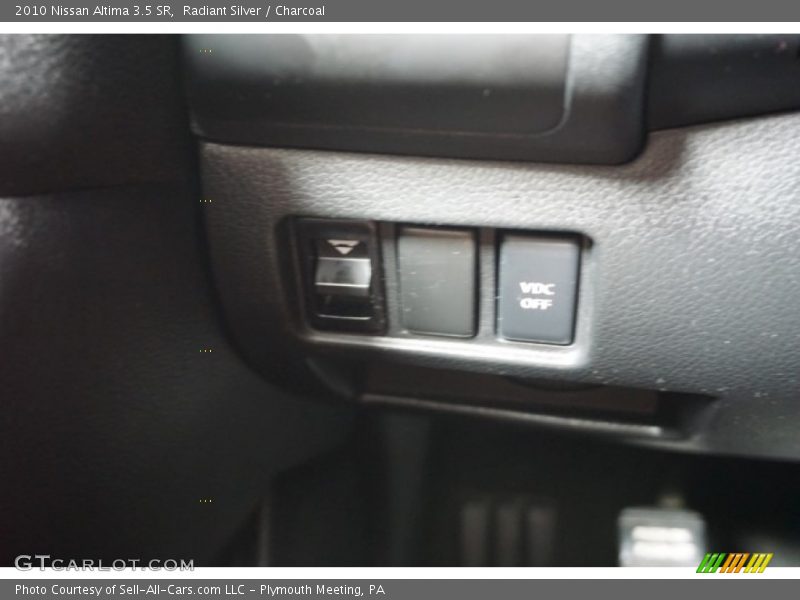 Radiant Silver / Charcoal 2010 Nissan Altima 3.5 SR