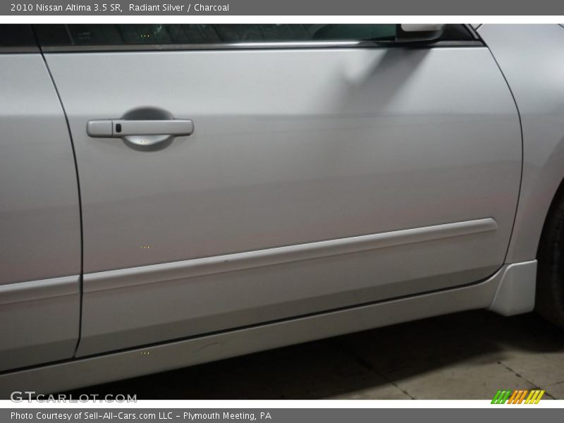 Radiant Silver / Charcoal 2010 Nissan Altima 3.5 SR