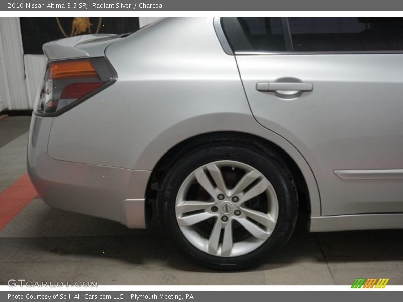 Radiant Silver / Charcoal 2010 Nissan Altima 3.5 SR