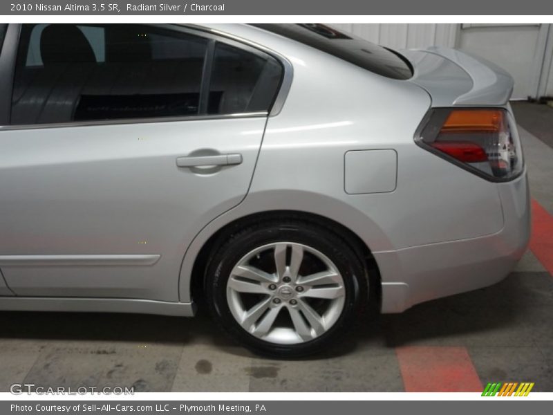 Radiant Silver / Charcoal 2010 Nissan Altima 3.5 SR