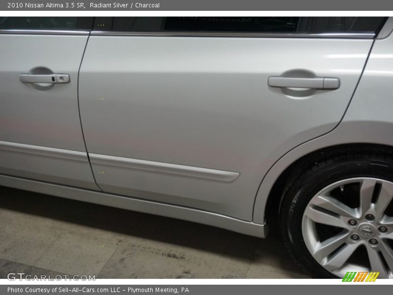 Radiant Silver / Charcoal 2010 Nissan Altima 3.5 SR