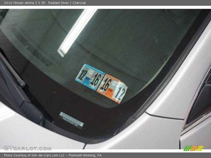 Radiant Silver / Charcoal 2010 Nissan Altima 3.5 SR