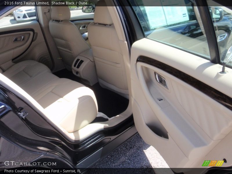 Shadow Black / Dune 2016 Ford Taurus Limited