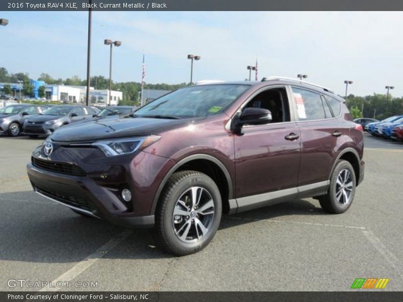 Front 3/4 View of 2016 RAV4 XLE