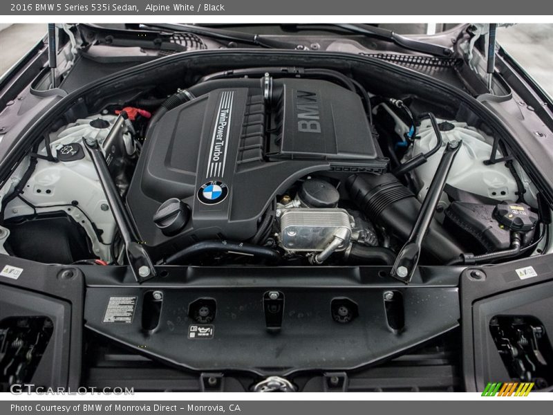 Alpine White / Black 2016 BMW 5 Series 535i Sedan