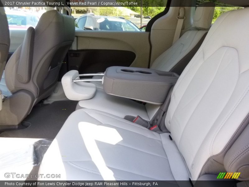 Velvet Red Pearl / Cognac/Alloy/Toffee 2017 Chrysler Pacifica Touring L