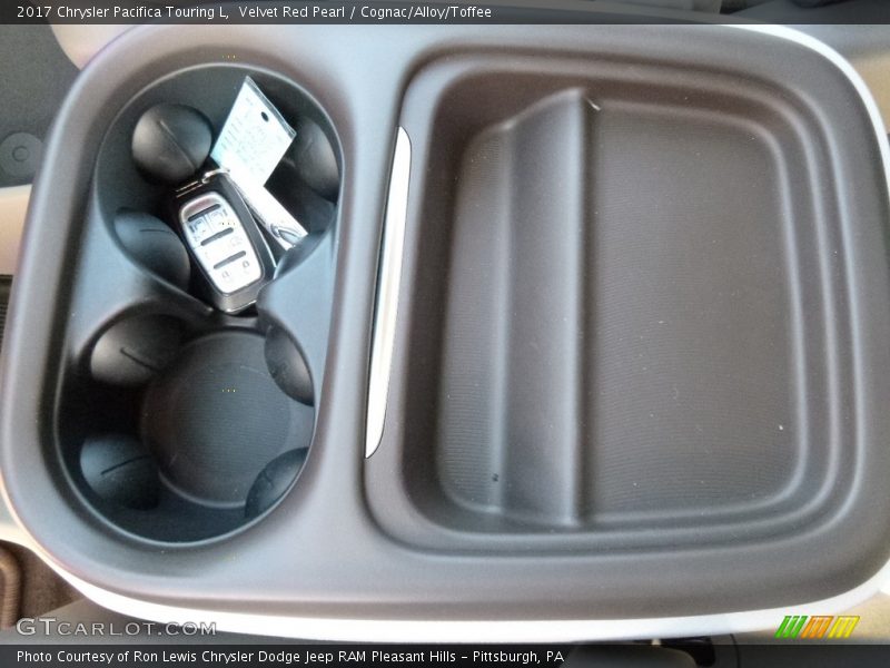 Velvet Red Pearl / Cognac/Alloy/Toffee 2017 Chrysler Pacifica Touring L