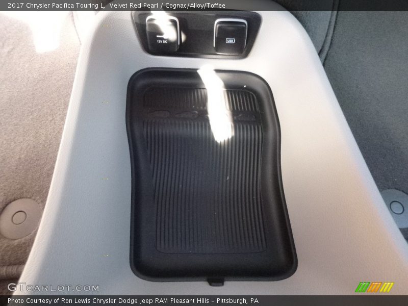 Velvet Red Pearl / Cognac/Alloy/Toffee 2017 Chrysler Pacifica Touring L